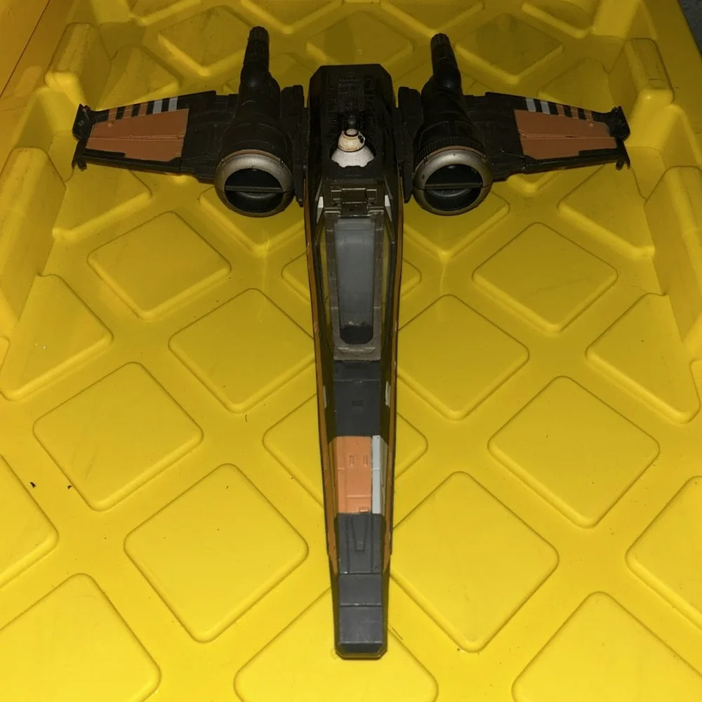 Star Wars X-Wing Fighter Space Ship 2015 Hasbro Lucasfilm Toy